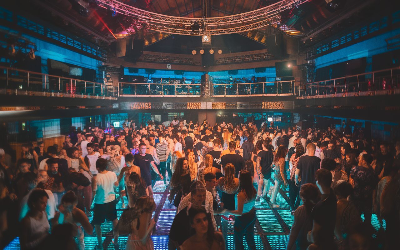 Vacances à Ibiza : découvrez les témoignages fous des forums en 2025 !