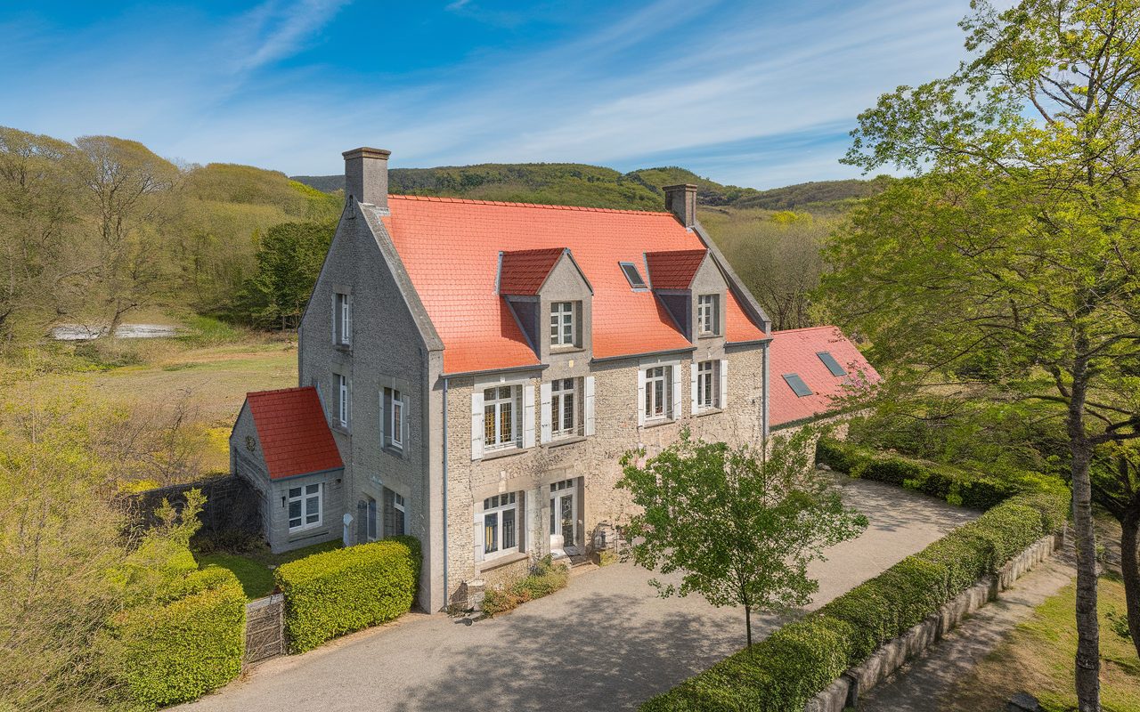 une maison à vendre à pleuven : entre charme breton et opportunités en or